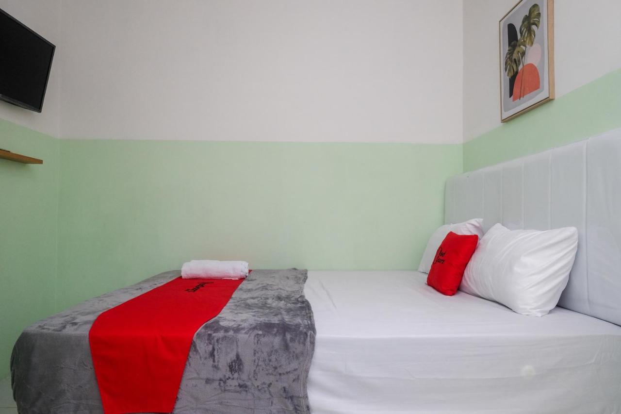 Hotel Reddoorz Near Tugu Kartasura à Sukoharjo Extérieur photo